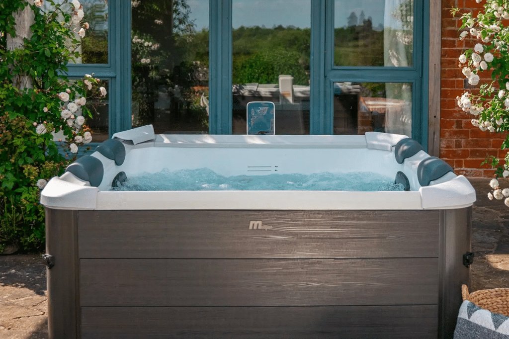 Lire la suite à propos de l’article Comment entretenir un spa ? (Gonflable ou Rigide : le guide complet)