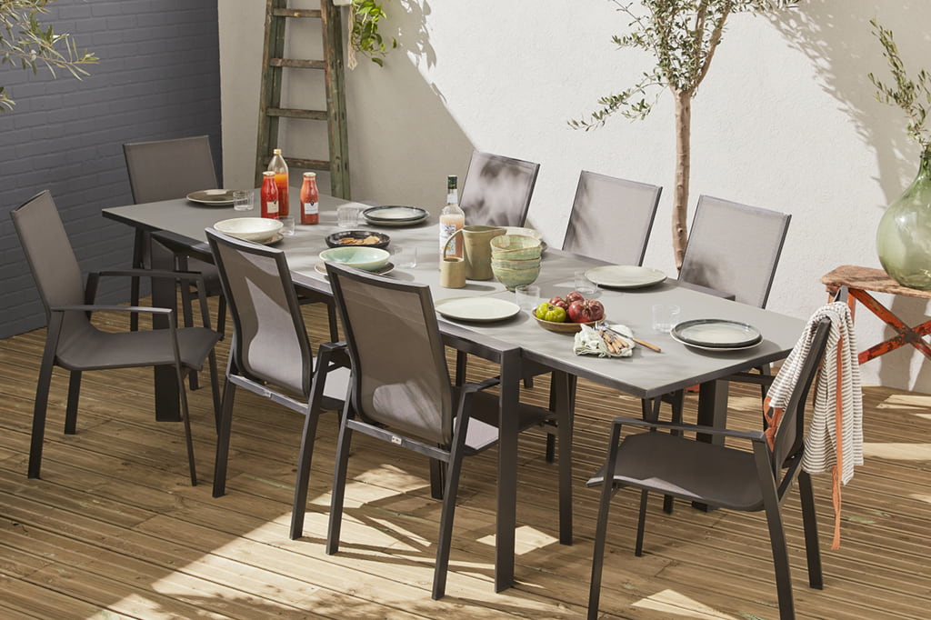 Lire la suite à propos de l’article Comment nettoyer une table de jardin ?