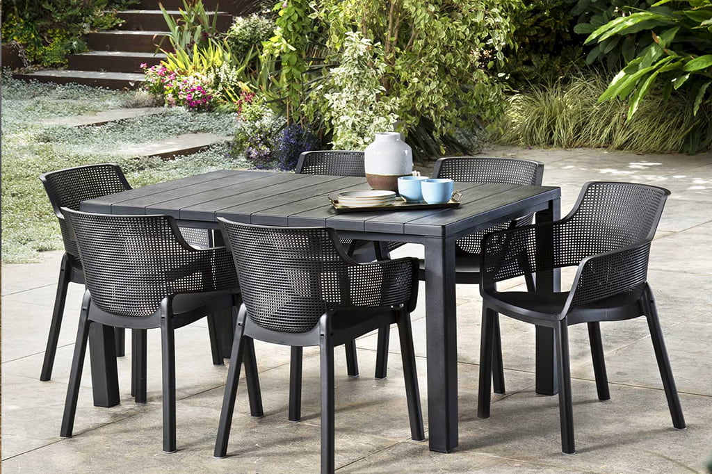 Lire la suite à propos de l’article Comment repeindre une table de jardin en plastique ?