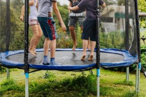 Lire la suite à propos de l’article Comment bien nettoyer son trampoline ?