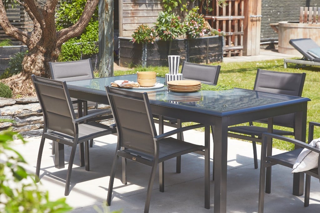 Lire la suite à propos de l’article Comment choisir une table de jardin ?