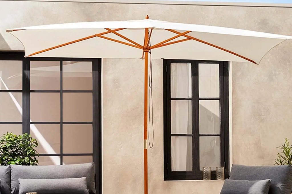 Lire la suite à propos de l’article Quelle couleur choisir pour un parasol ?