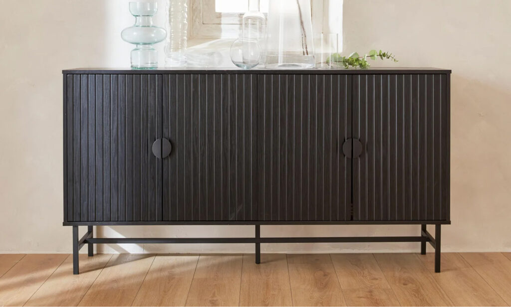 Buffet effet bois rainuré noir 4 portes 157,5 cm