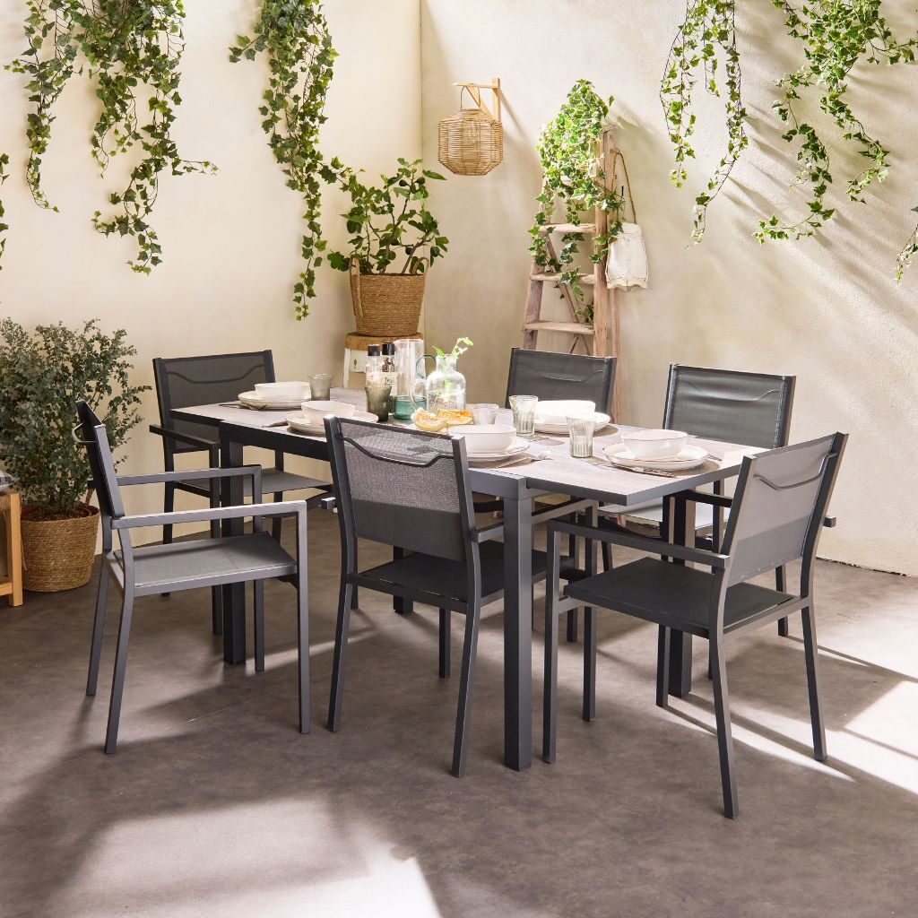 Table de jardin avec 6 chaises