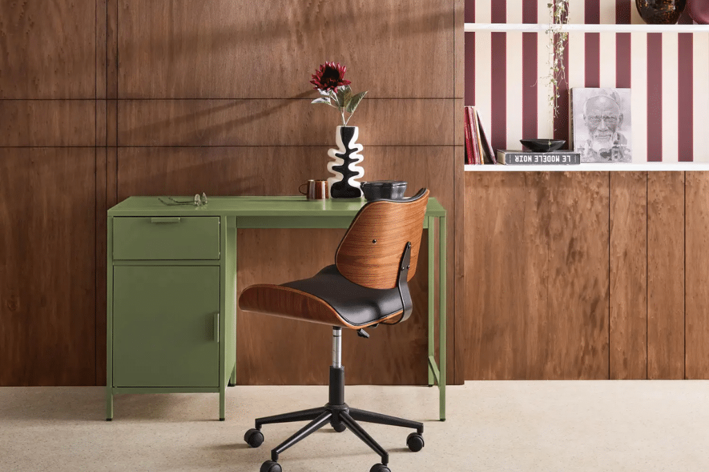 Lire la suite à propos de l’article Comment choisir un bureau pour une chambre d&rsquo;ado ?
