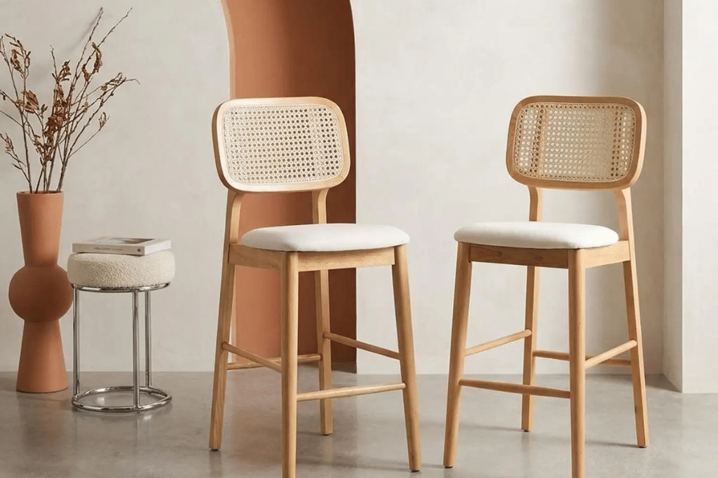Lire la suite à propos de l’article Quel tabouret de bar choisir pour un confort optimal ?